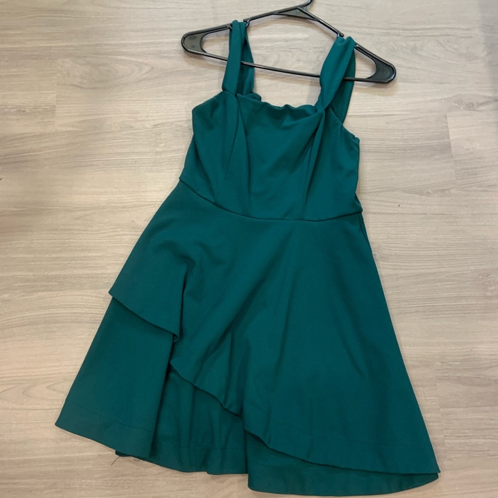 Speechless Semi-formal/Formal dress. Green; size M